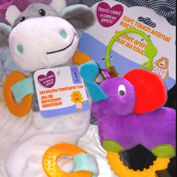 a baby boy bundle- Carseat,new toys,clothes,etc - Picture 7 of 11